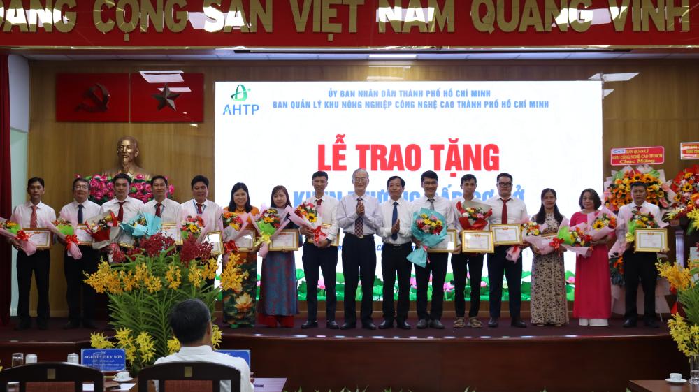TRUNG TÂM KHAI THÁC HẠ TẦNG THAM DỰ HỘI NGHỊ TỔNG KẾT HOẠT ĐỘNG NĂM 2025 VÀ TRIỂN KHAI NHIỆM VỤ NĂM 2026 CỦA BAN QUẢN LÝ KHU NÔNG NGHIỆP CÔNG NGHỆ CAO