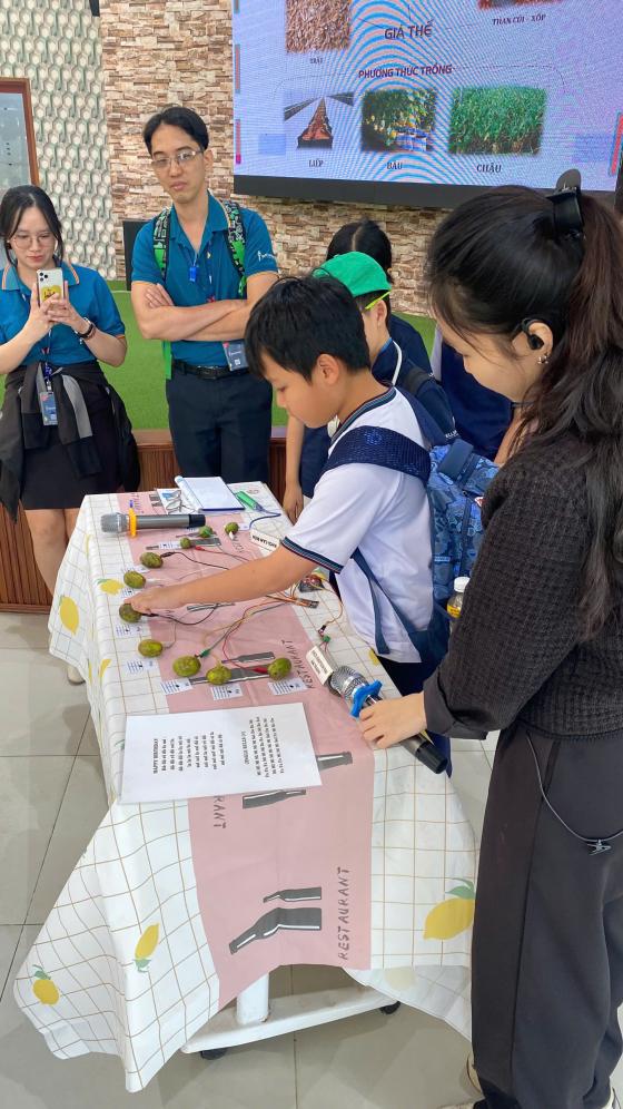 Học sinh Trường Wellspring SaiGon tham quan, học tập trải nghiệm tại Khu Nông nghiệp Công nghệ cao TP. Hồ Chí Minh