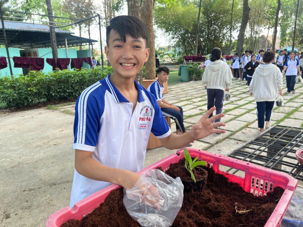 Trường THPT Phú Hòa tham quan, học tập, trải nghiệm tại Khu Nông nghiệp Công nghệ cao TP. Hồ Chí Minh