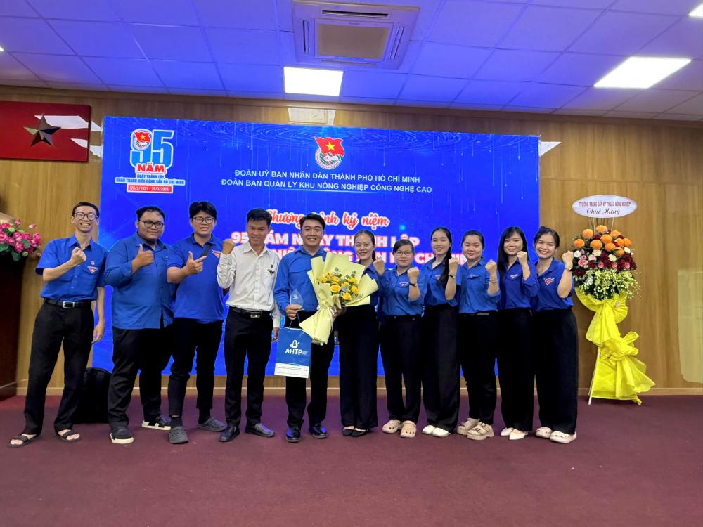 CHI ĐOÀN TRUNG TÂM KHAI THÁC HẠ TẦNG THAM DỰ LỄ KỶ NIỆM 95 NĂM NGÀY THÀNH LẬP ĐOÀN TNCS HỒ CHÍ MINH