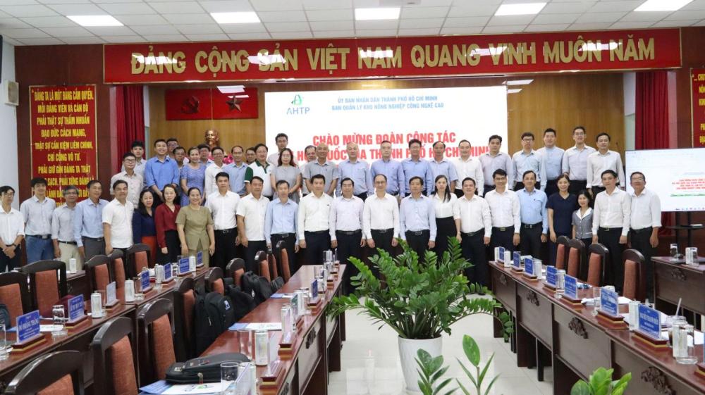 Tiếp đoàn Đại học Quốc gia TP.HCM đến làm việc tại Khu NNCNC và triển khai Thỏa thuận hợp tác giai đoạn 2025-2030