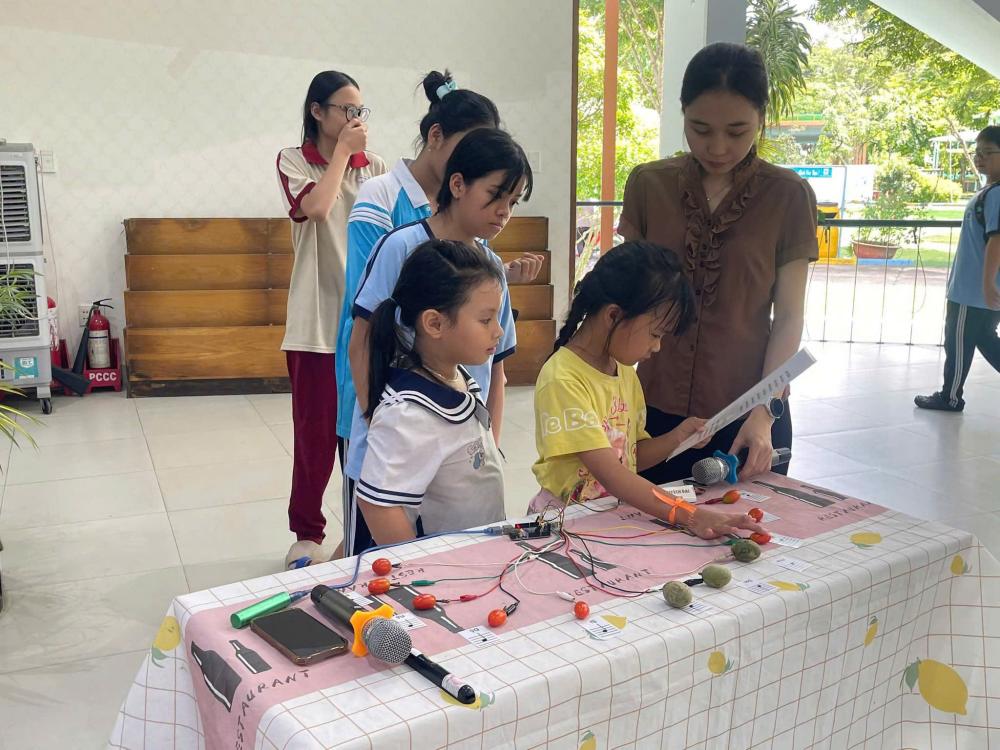 Đoàn Phường Tân Thới Hiệp tham quan, học tập, trải nghiệm tại Khu Nông nghiệp Công nghệ cao TP. Hồ Chí Minh