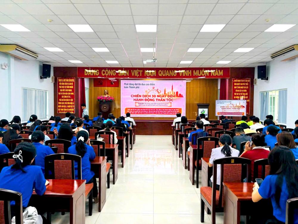 Viên chức, người lao động Trung tâm Khai thác Hạ tầng tham dự Hội nghị quán triệt, triển khai thi hành Luật Phát triển đô thị