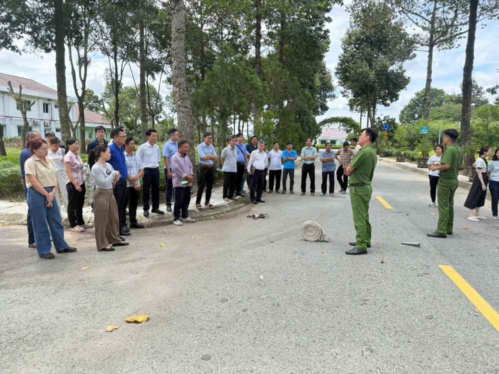 Trung tâm Khai thác Hạ tầng tham gia tập huấn nghiệp vụ Phòng cháy chữa cháy và Cứu nạn cứu hộ 