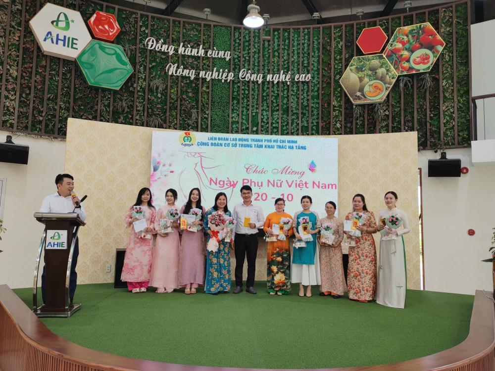 CÔNG ĐOÀN CƠ SỞ TRUNG TÂM KHAI THÁC HẠ TẦNG TỔ CHỨC HỌP MẶT KỶ NIỆM NGÀY PHỤ NỮ VIỆT NAM 20/10 VÀ ĐỐI THOẠI CÔNG ĐOÀN QUÝ IV